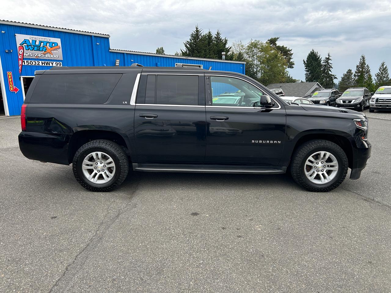 Chevrolet Suburban 4WD 4dr LS 2015