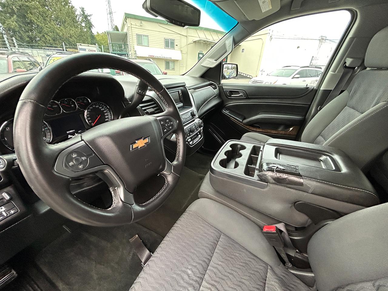 Chevrolet Suburban 4WD 4dr LS 2015