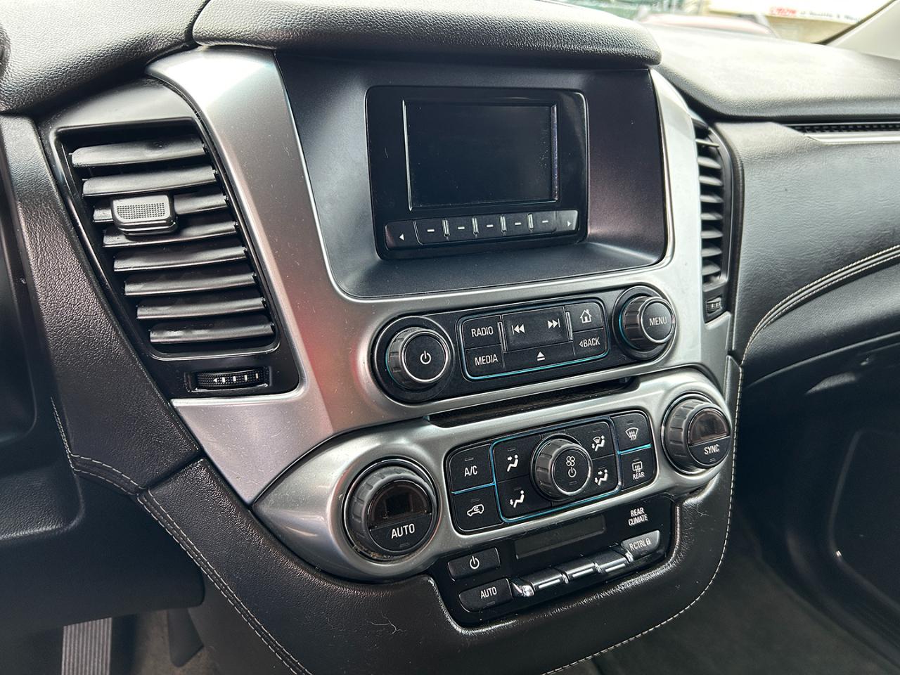 Chevrolet Suburban 4WD 4dr LS 2015