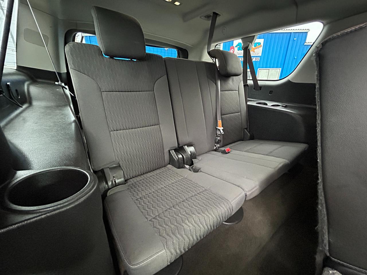 Chevrolet Suburban 4WD 4dr LS 2015