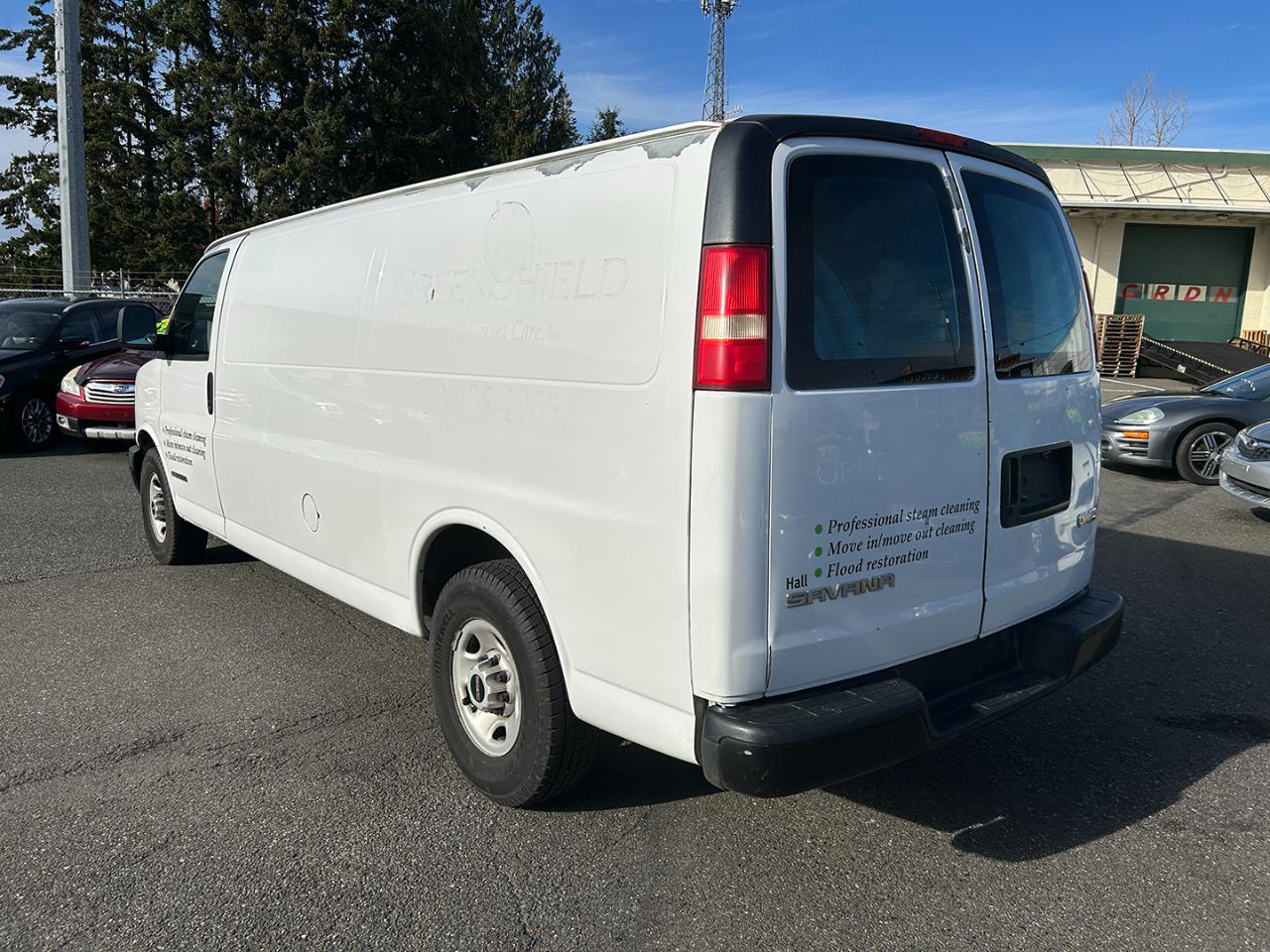 GMC Savana Cargo Van 3500 155" WB RWD 2003