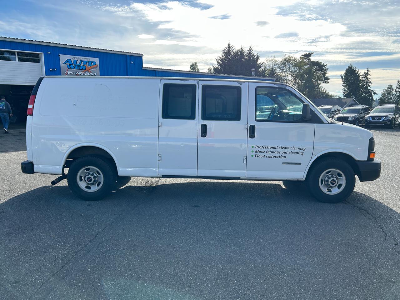 GMC Savana Cargo Van 3500 155" WB RWD 2003