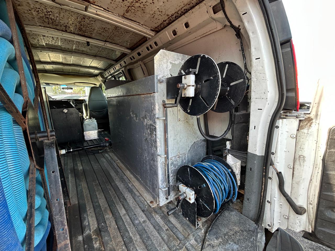 GMC Savana Cargo Van 3500 155" WB RWD 2003