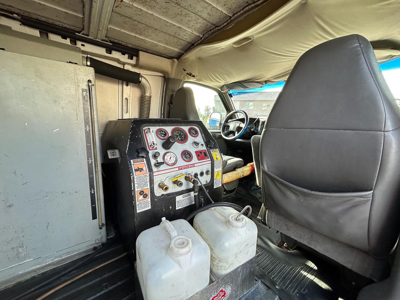 GMC Savana Cargo Van 3500 155" WB RWD 2003