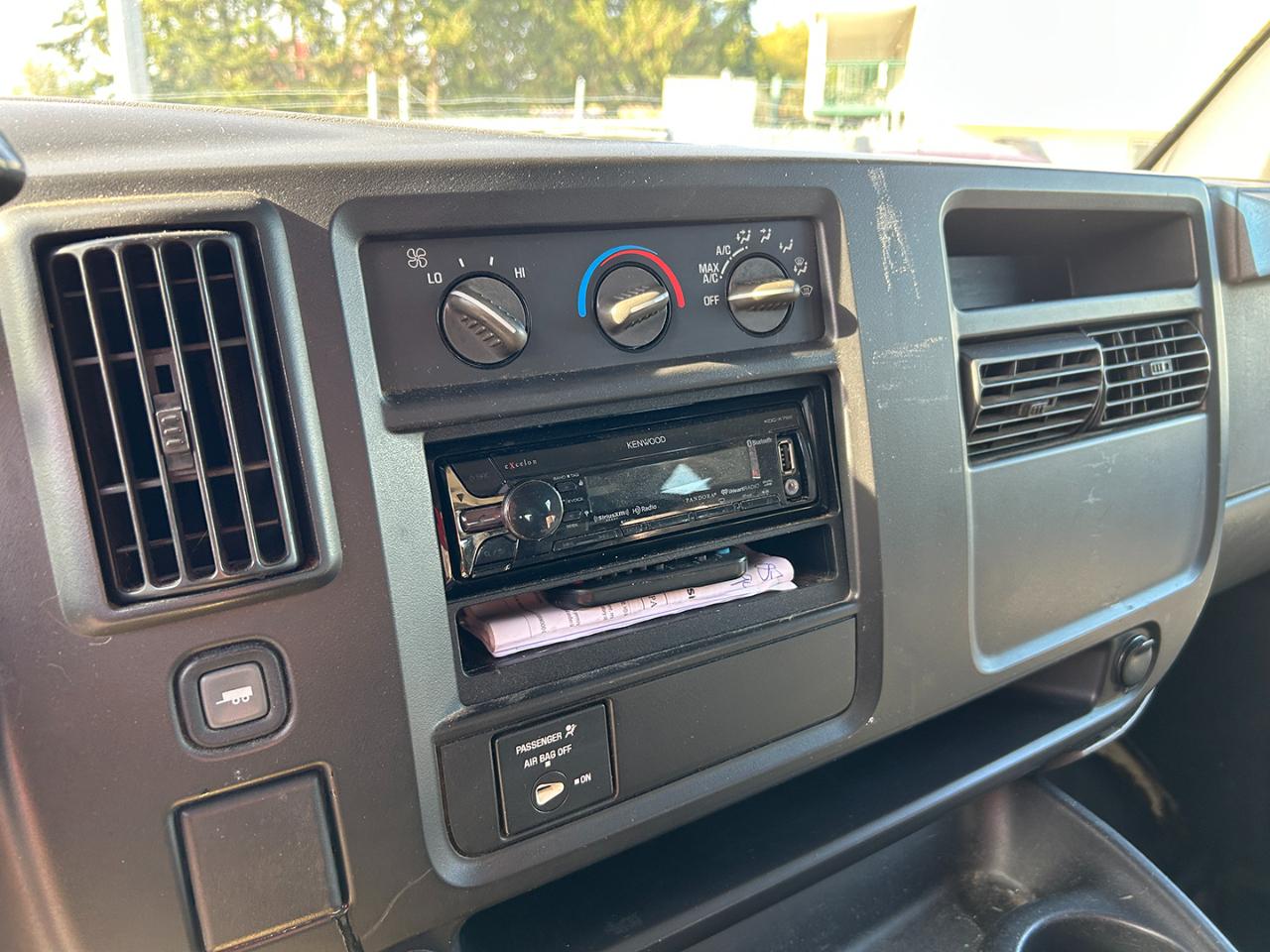 GMC Savana Cargo Van 3500 155" WB RWD 2003