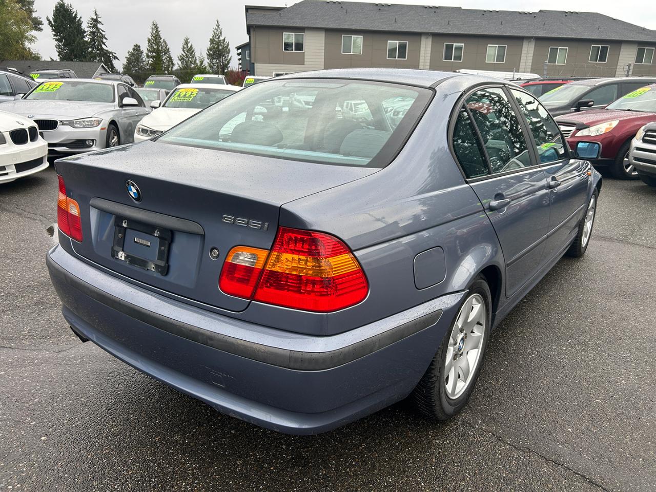 BMW 3 Series 325i 4dr Sdn RWD 2002