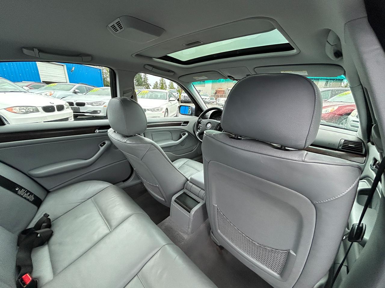 BMW 3 Series 325i 4dr Sdn RWD 2002