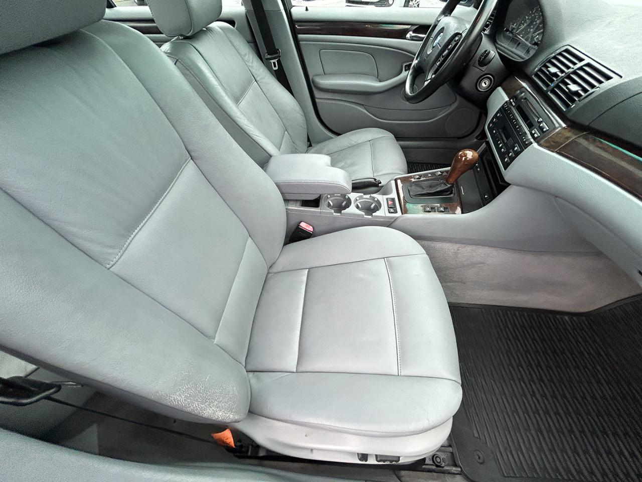 BMW 3 Series 325i 4dr Sdn RWD 2002