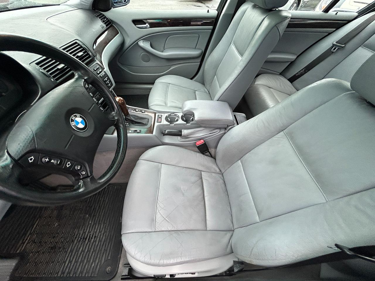 BMW 3 Series 325i 4dr Sdn RWD 2002