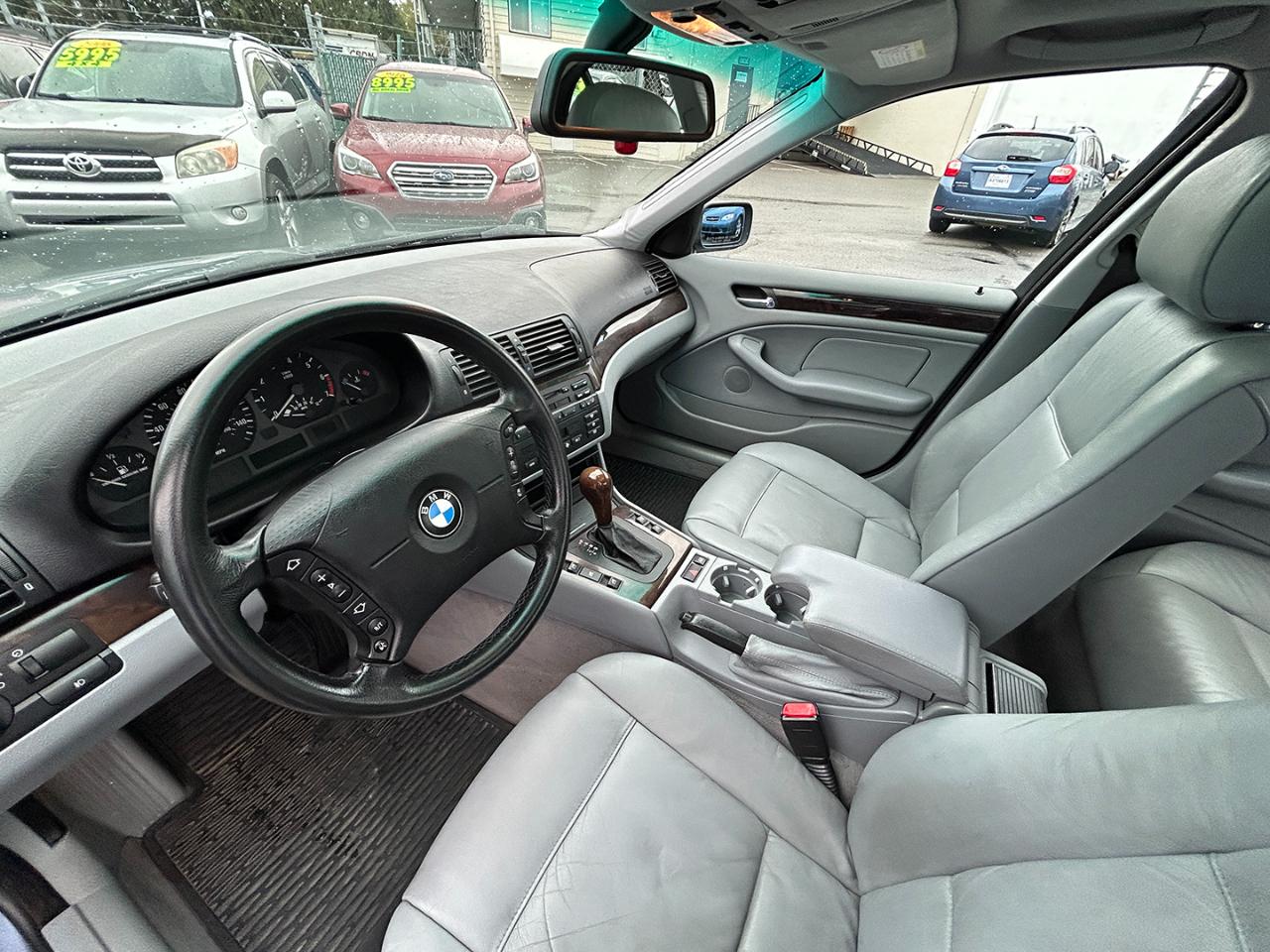 BMW 3 Series 325i 4dr Sdn RWD 2002
