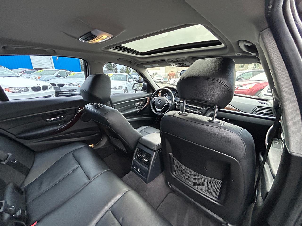 BMW 3 Series 4dr Sdn 328i xDrive AWD 2014