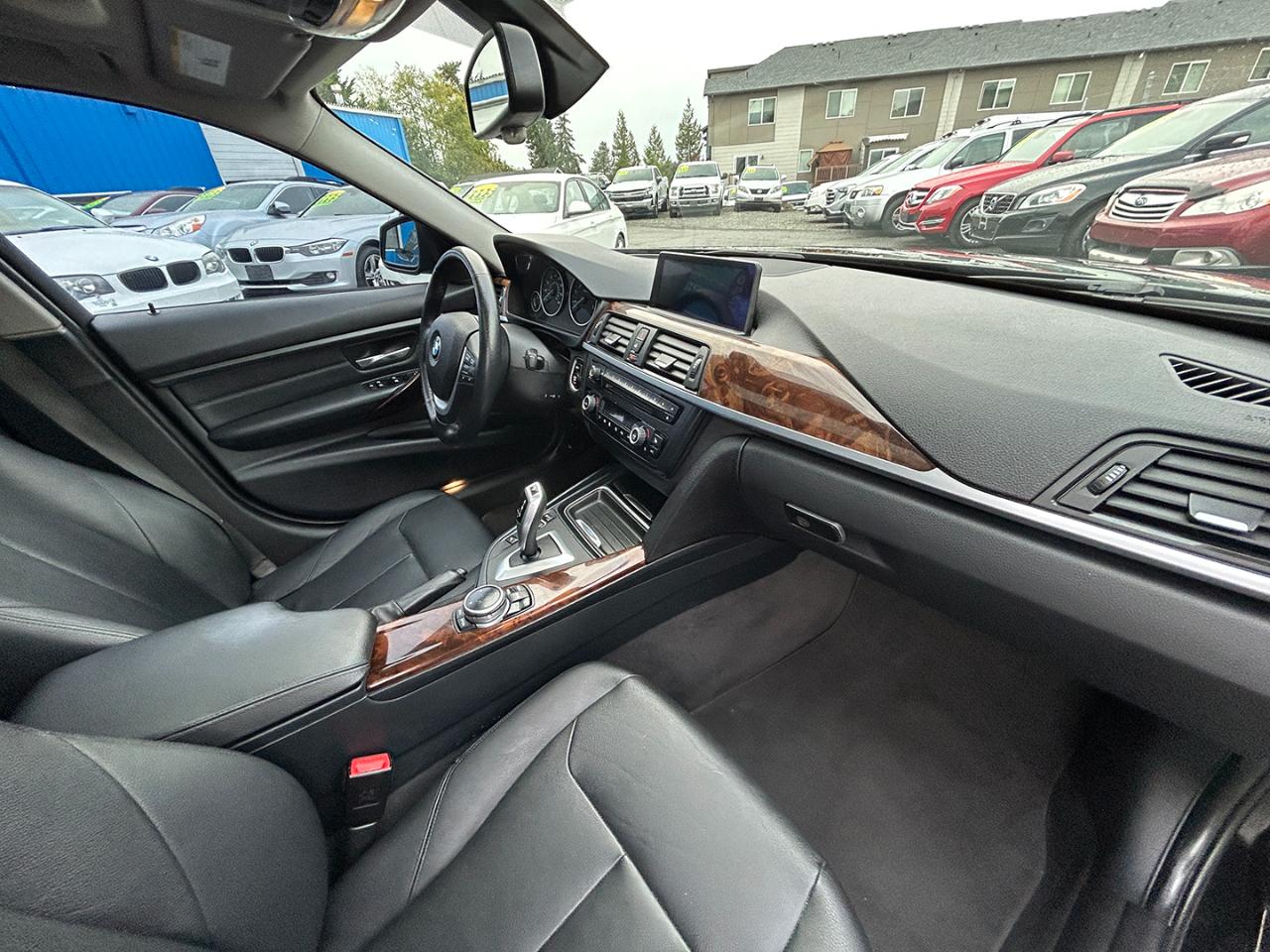 BMW 3 Series 4dr Sdn 328i xDrive AWD 2014