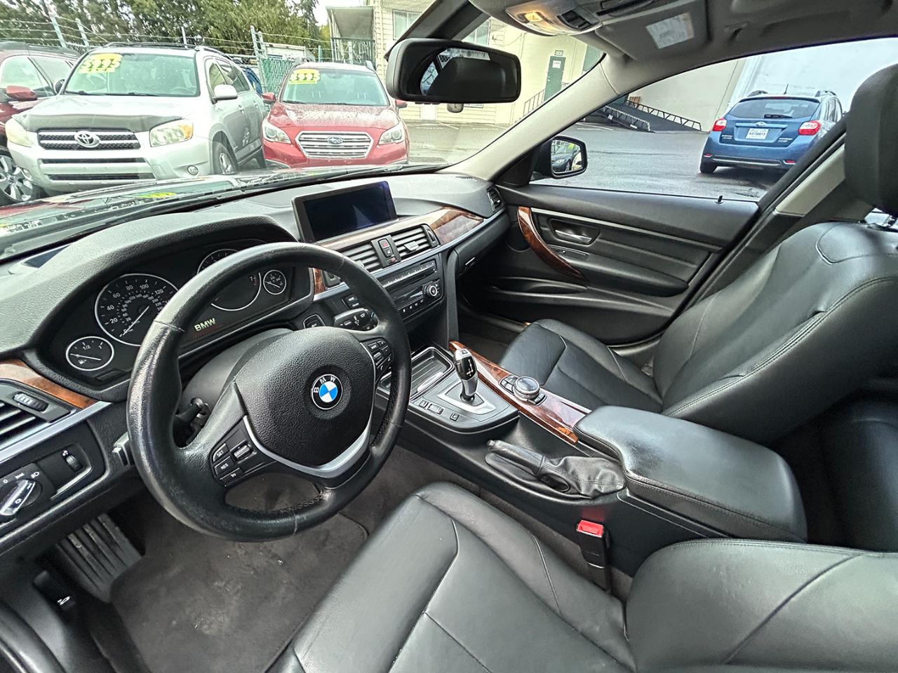BMW 3 Series 4dr Sdn 328i xDrive AWD 2014