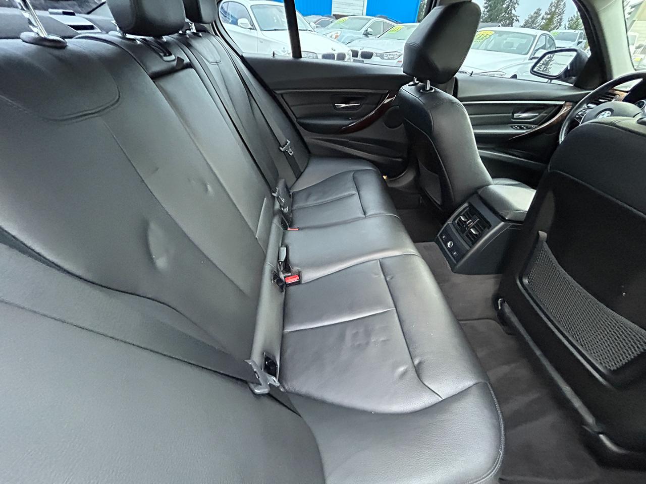BMW 3 Series 4dr Sdn 328i xDrive AWD 2014