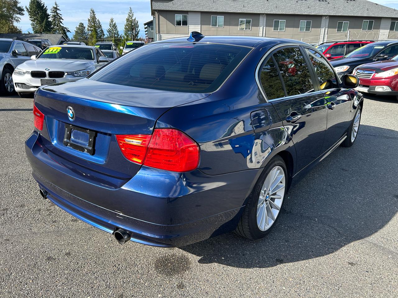 BMW 3 Series 4dr Sdn 335i xDrive AWD 2011