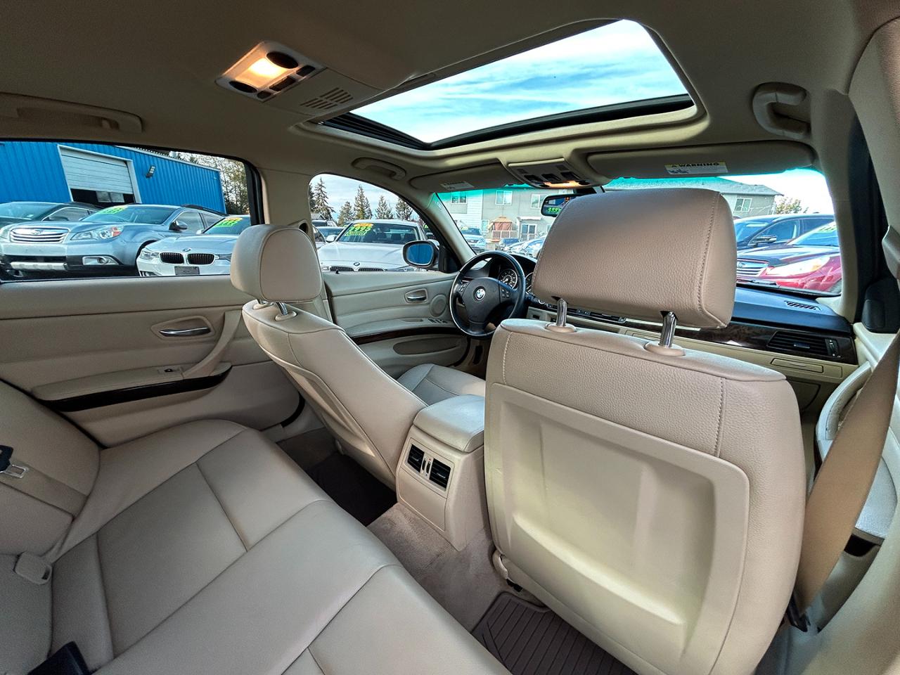 BMW 3 Series 4dr Sdn 335i xDrive AWD 2011