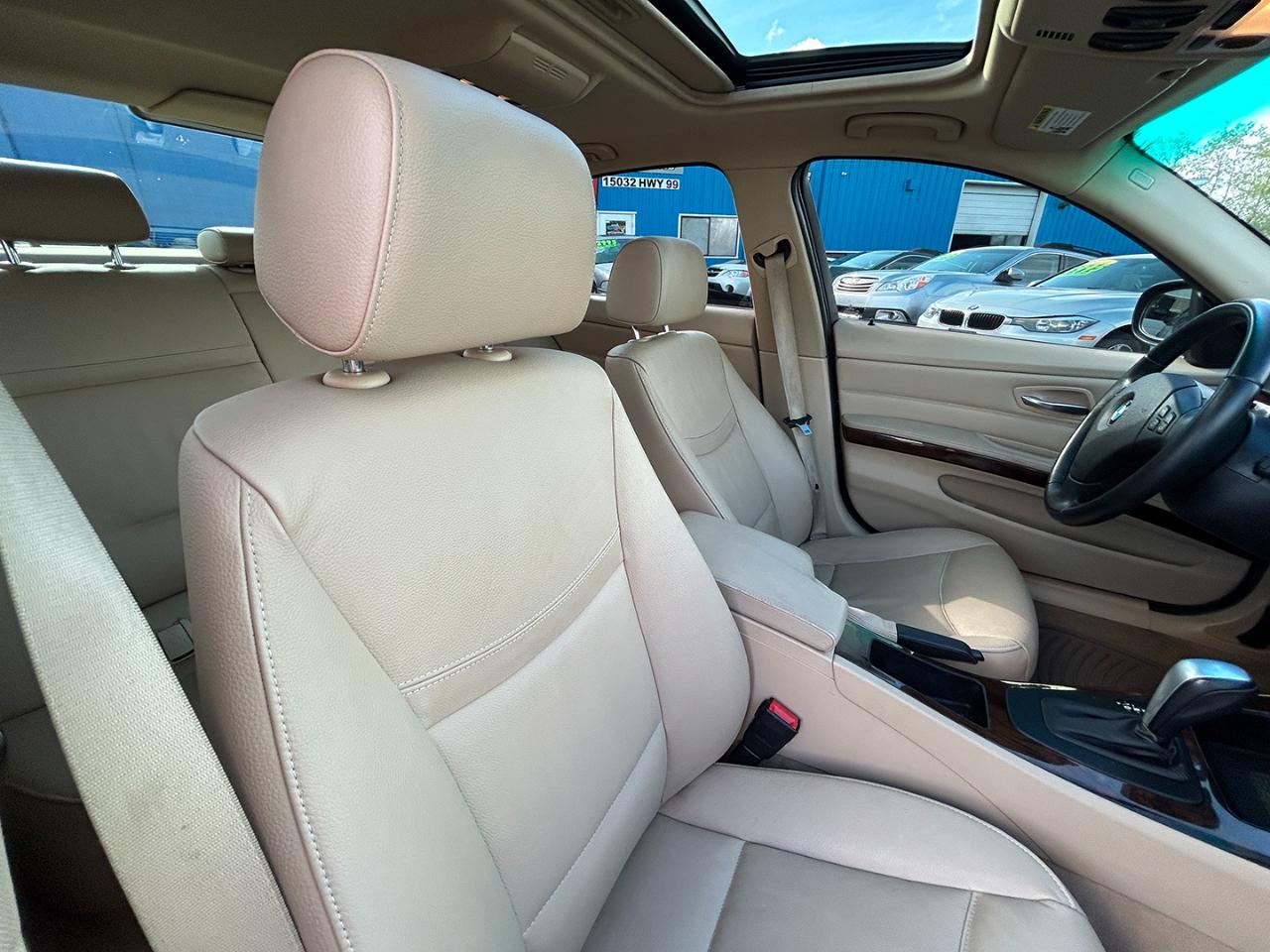 BMW 3 Series 4dr Sdn 335i xDrive AWD 2011