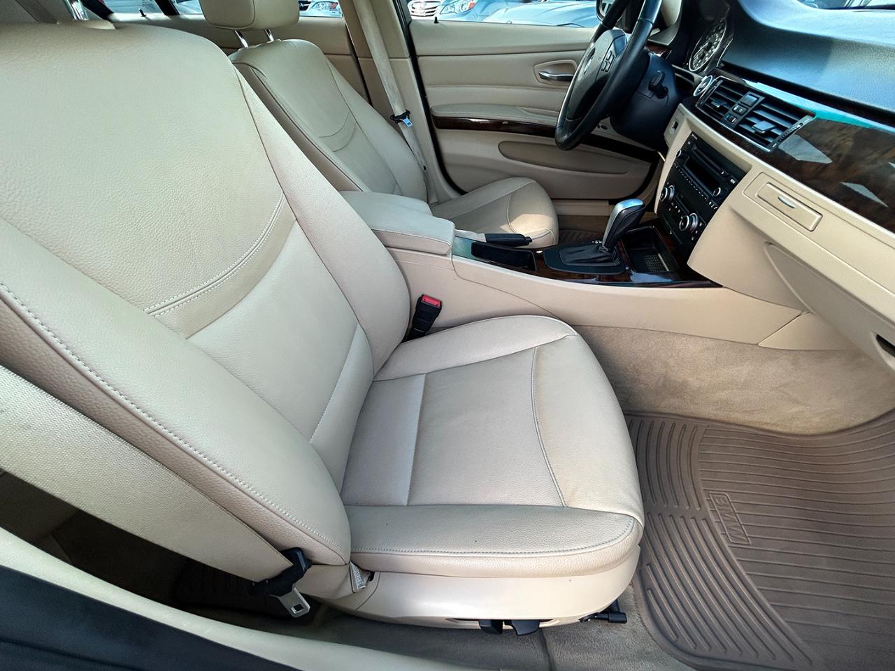 BMW 3 Series 4dr Sdn 335i xDrive AWD 2011