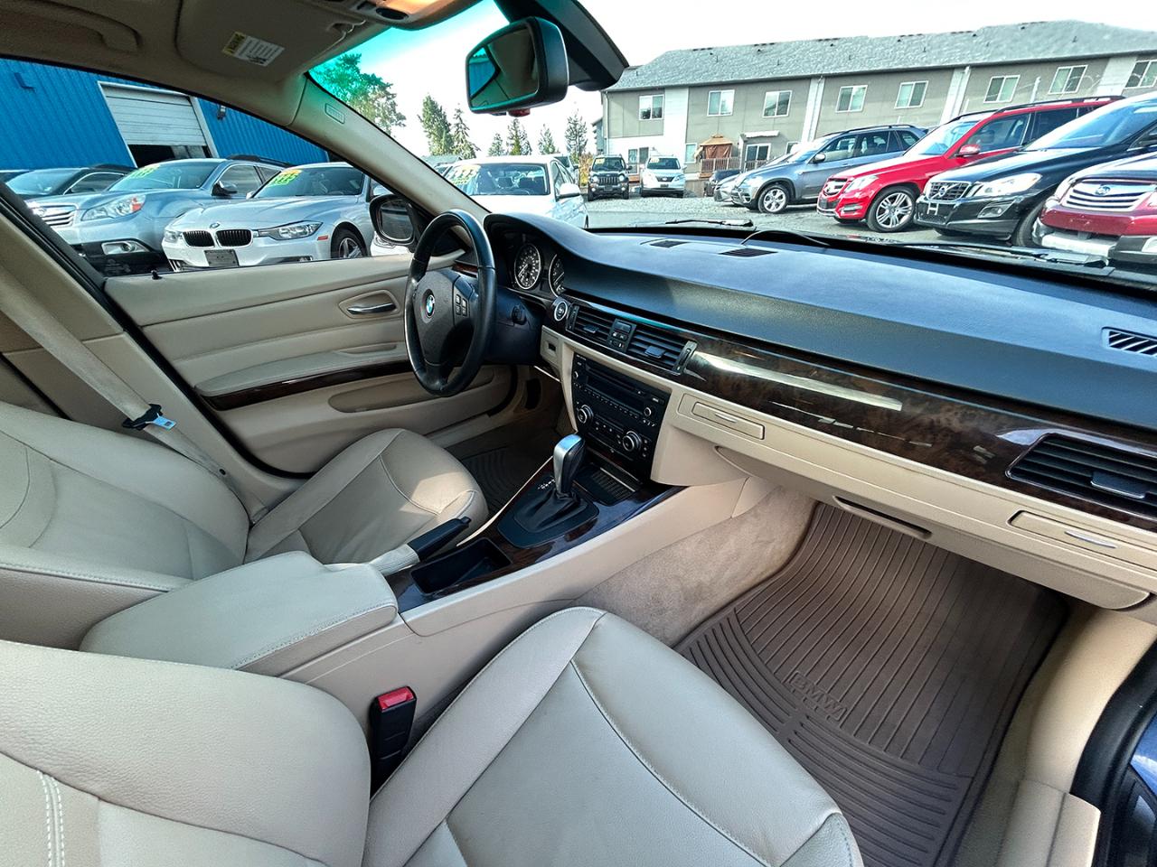 BMW 3 Series 4dr Sdn 335i xDrive AWD 2011