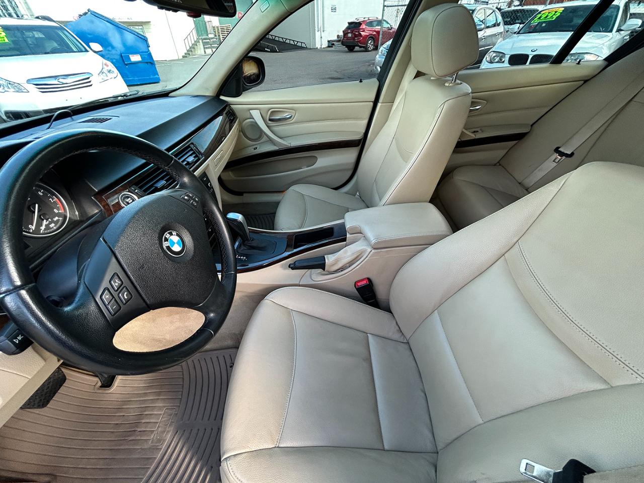 BMW 3 Series 4dr Sdn 335i xDrive AWD 2011
