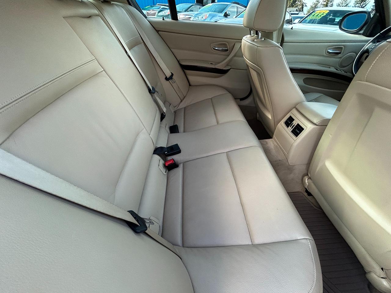 BMW 3 Series 4dr Sdn 335i xDrive AWD 2011
