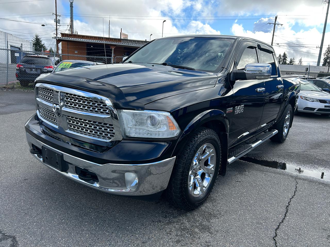 RAM 1500 4WD Crew Cab 140.5" Laramie 2013