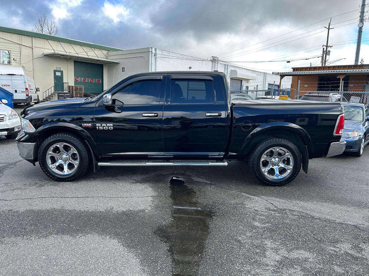 RAM 1500 4WD Crew Cab 140.5" Laramie 2013