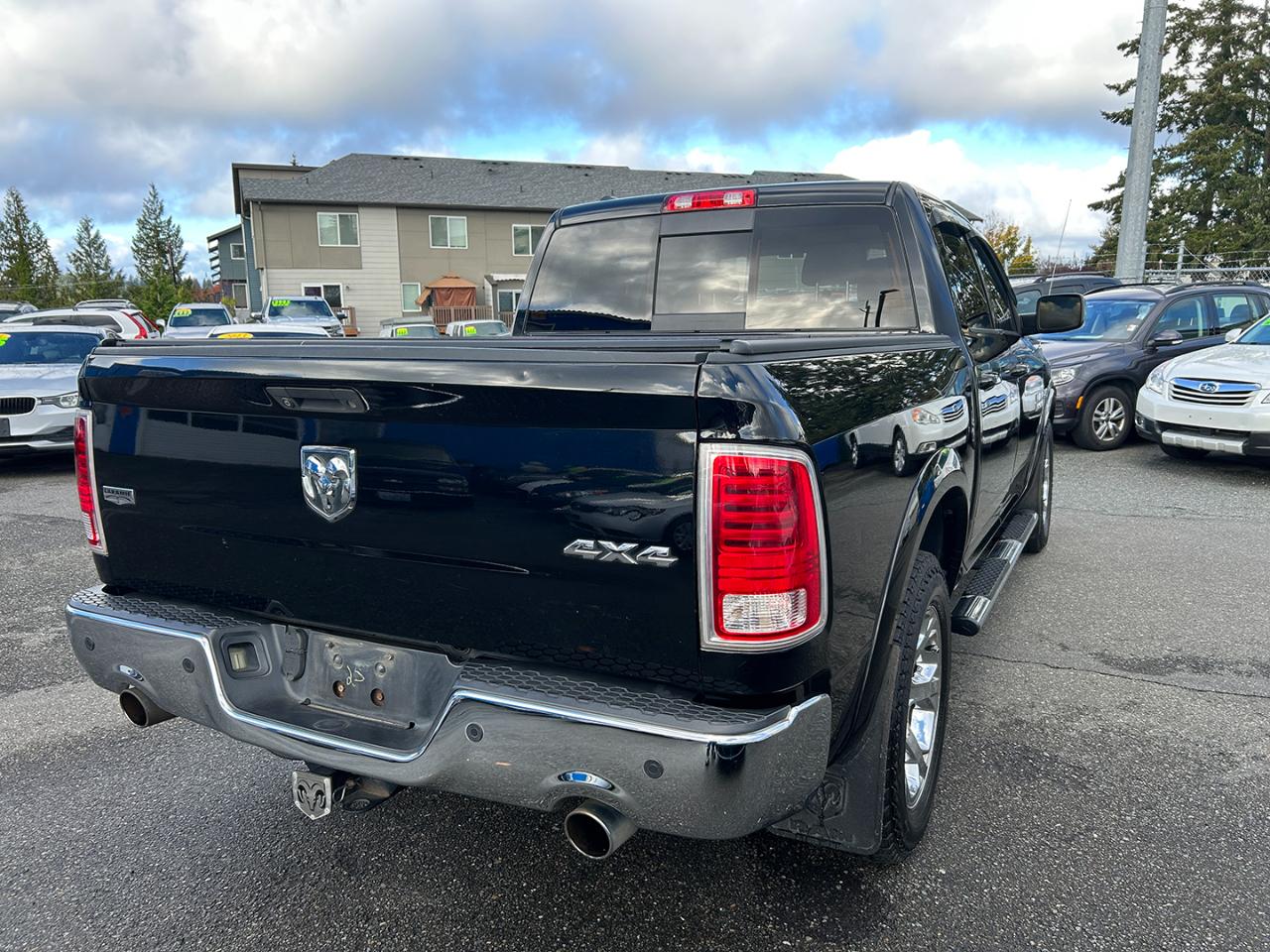 RAM 1500 4WD Crew Cab 140.5" Laramie 2013
