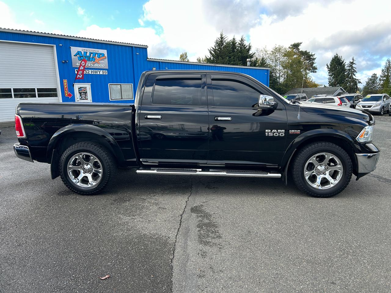 RAM 1500 4WD Crew Cab 140.5" Laramie 2013