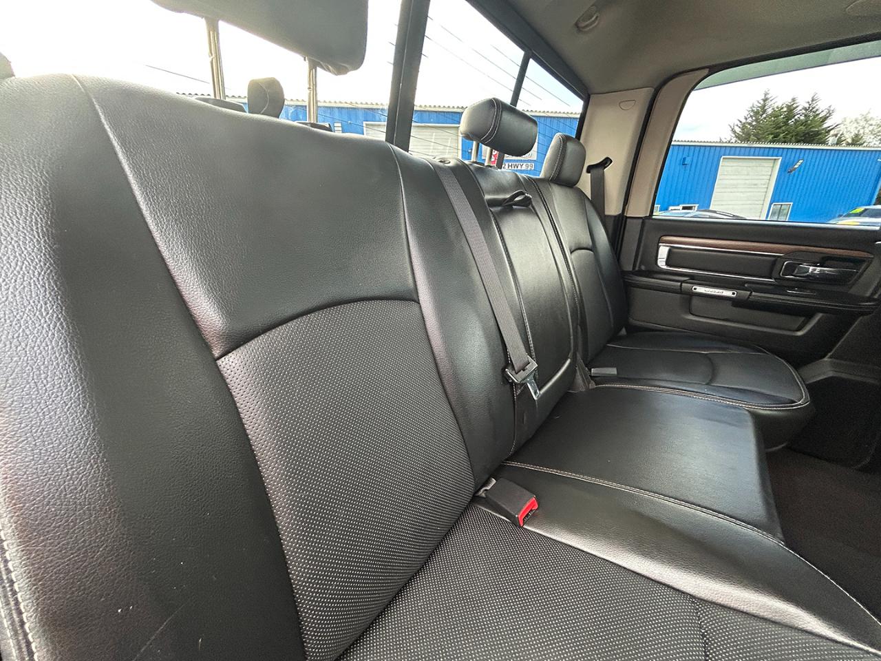 RAM 1500 4WD Crew Cab 140.5" Laramie 2013