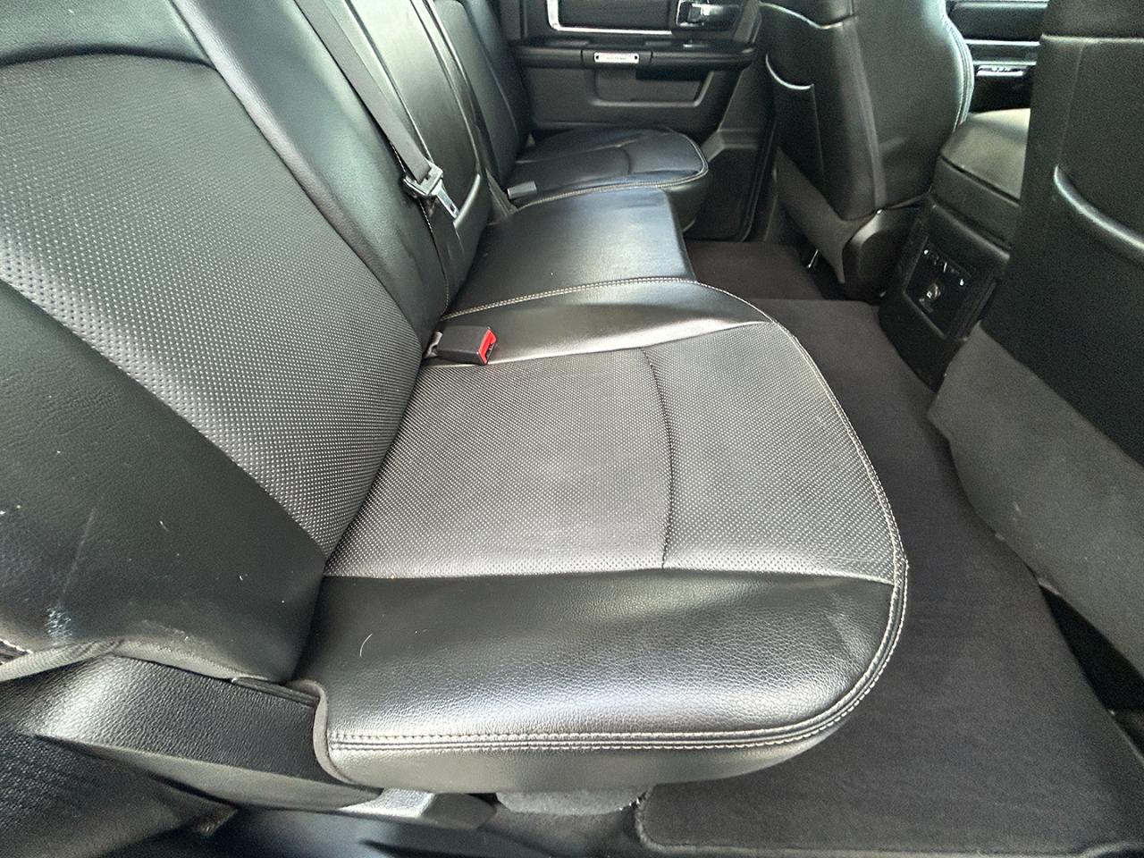 RAM 1500 4WD Crew Cab 140.5" Laramie 2013