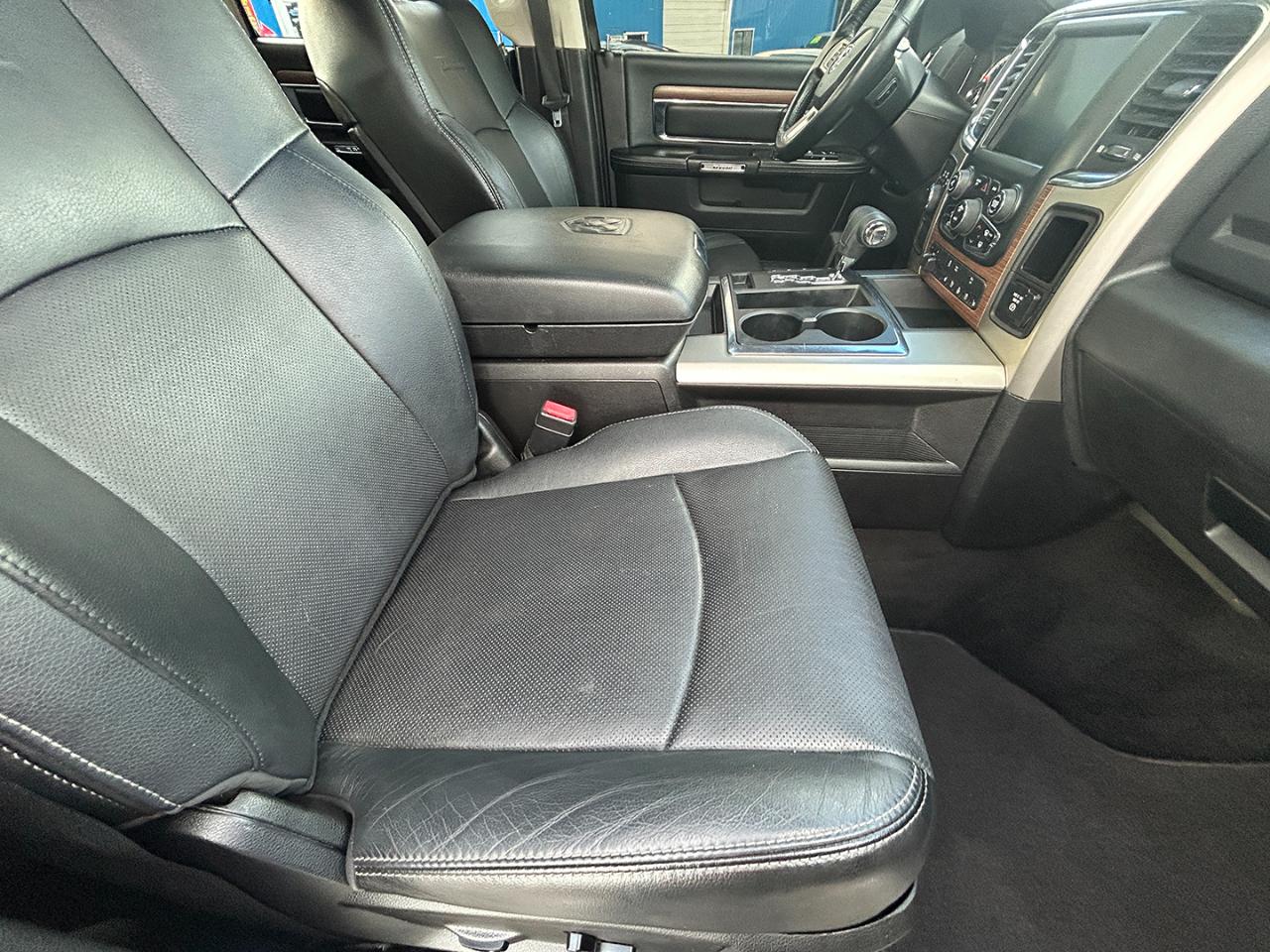 RAM 1500 4WD Crew Cab 140.5" Laramie 2013