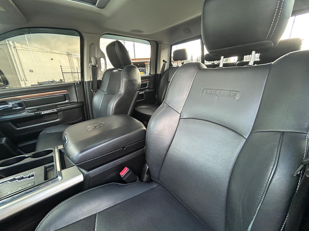 RAM 1500 4WD Crew Cab 140.5" Laramie 2013