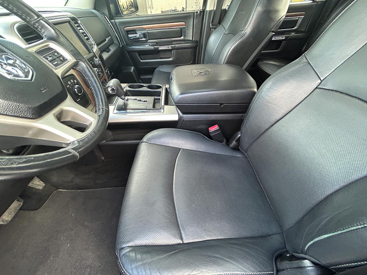 RAM 1500 4WD Crew Cab 140.5" Laramie 2013