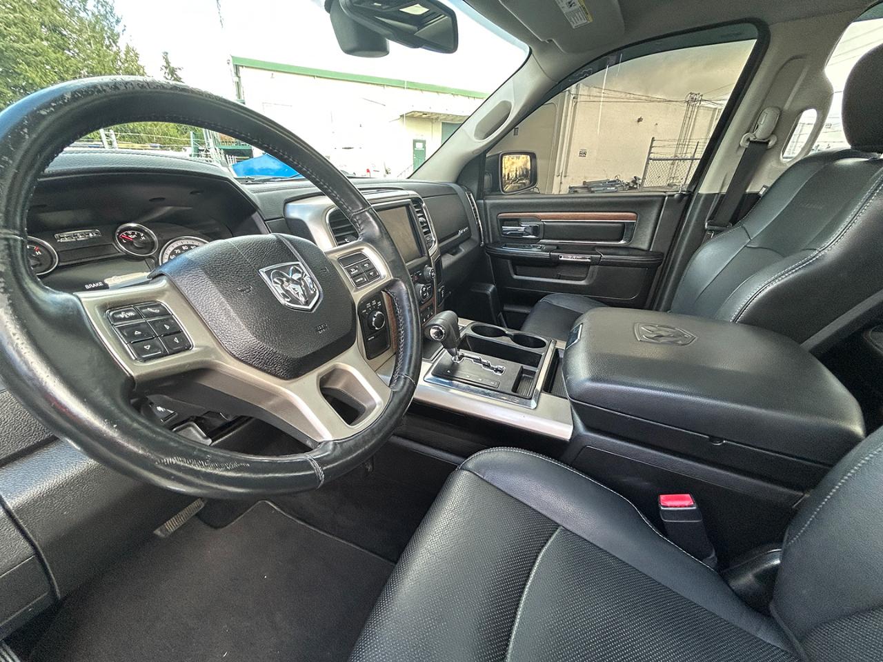 RAM 1500 4WD Crew Cab 140.5" Laramie 2013