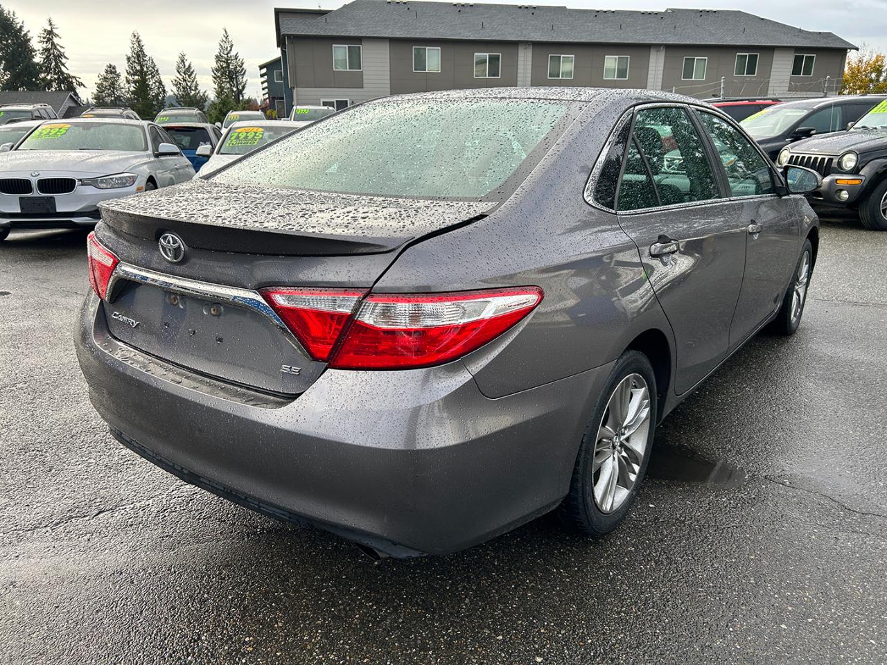 Toyota Camry SE Auto (Natl) 2017