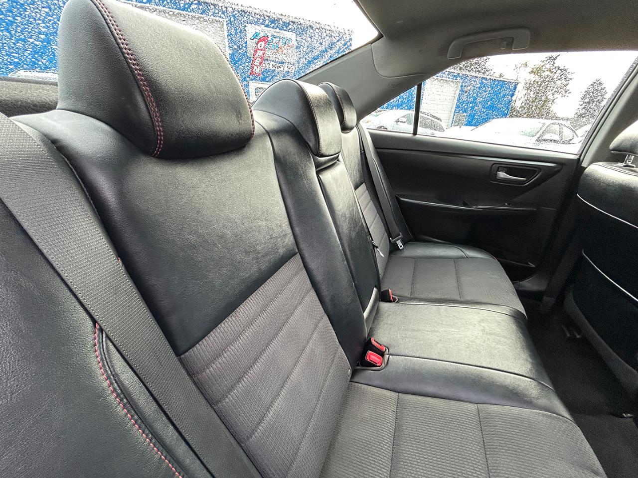 Toyota Camry SE Auto (Natl) 2017