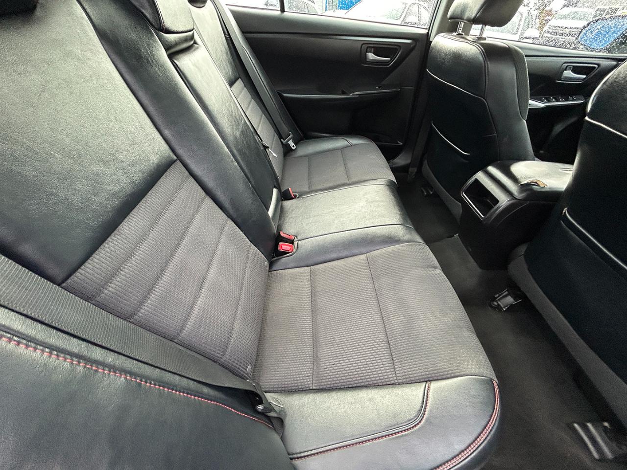 Toyota Camry SE Auto (Natl) 2017