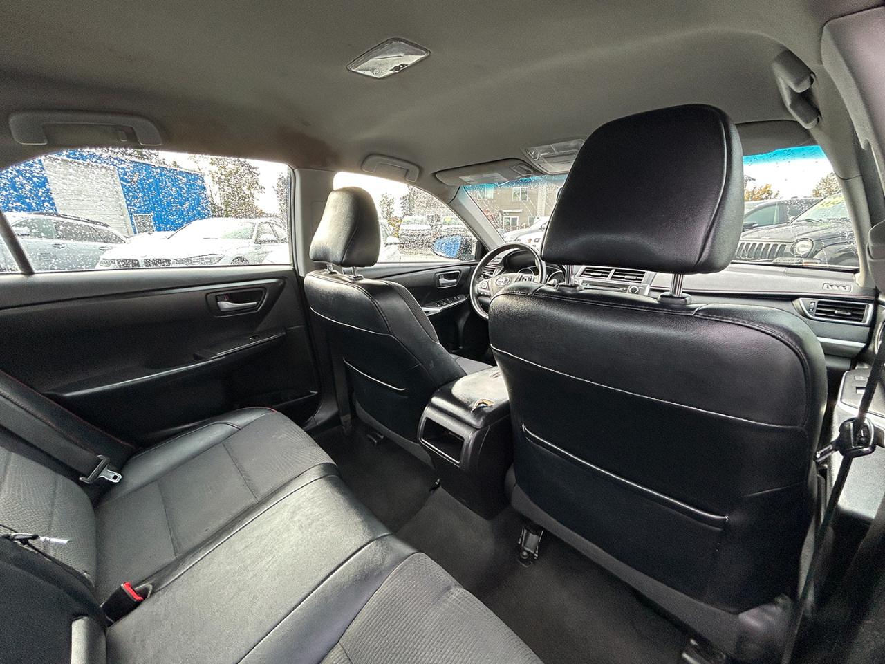 Toyota Camry SE Auto (Natl) 2017