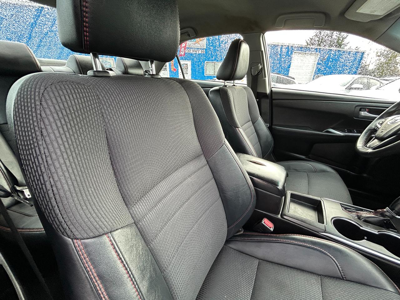 Toyota Camry SE Auto (Natl) 2017