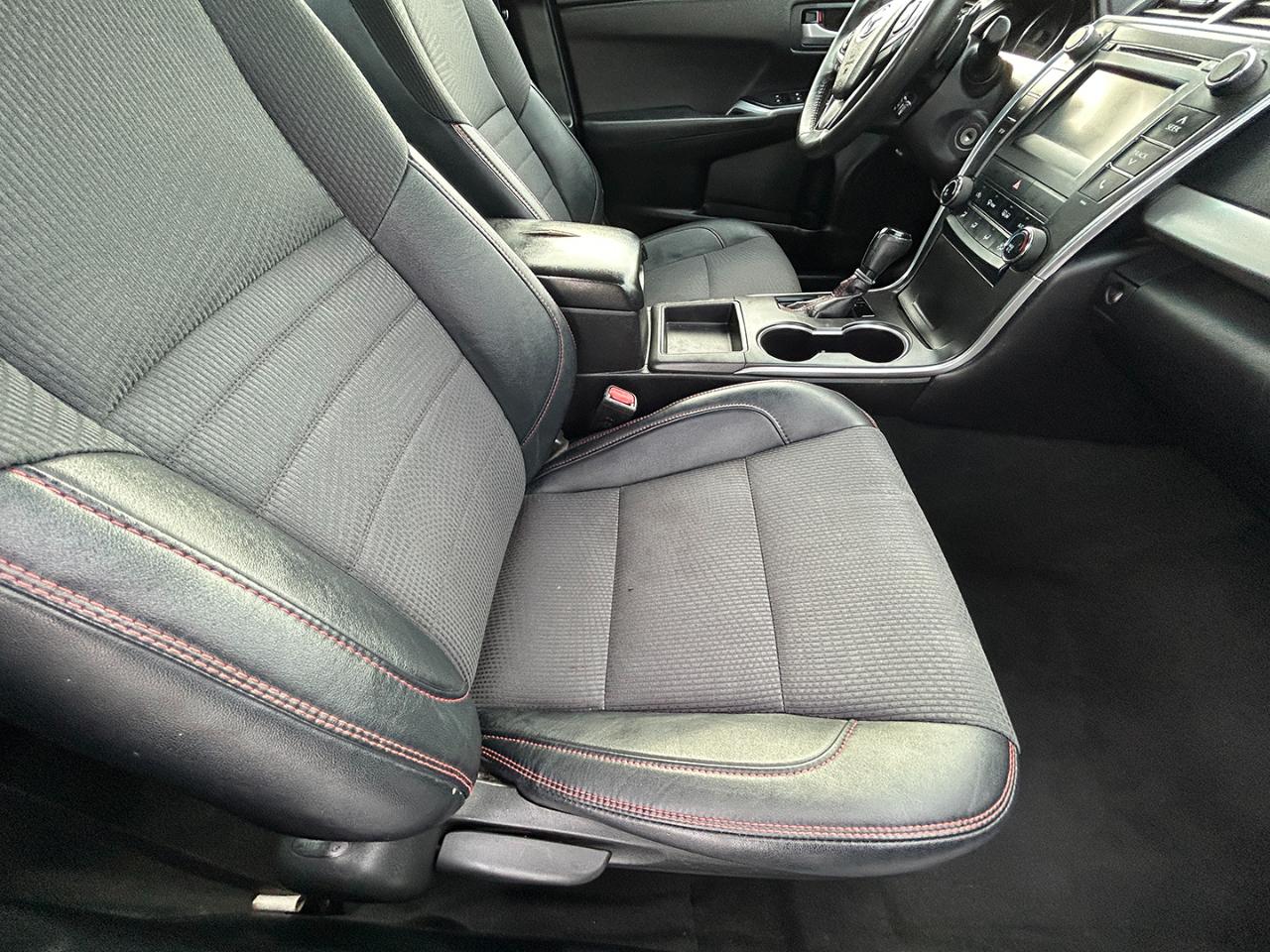 Toyota Camry SE Auto (Natl) 2017