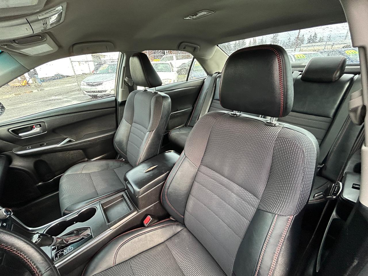 Toyota Camry SE Auto (Natl) 2017