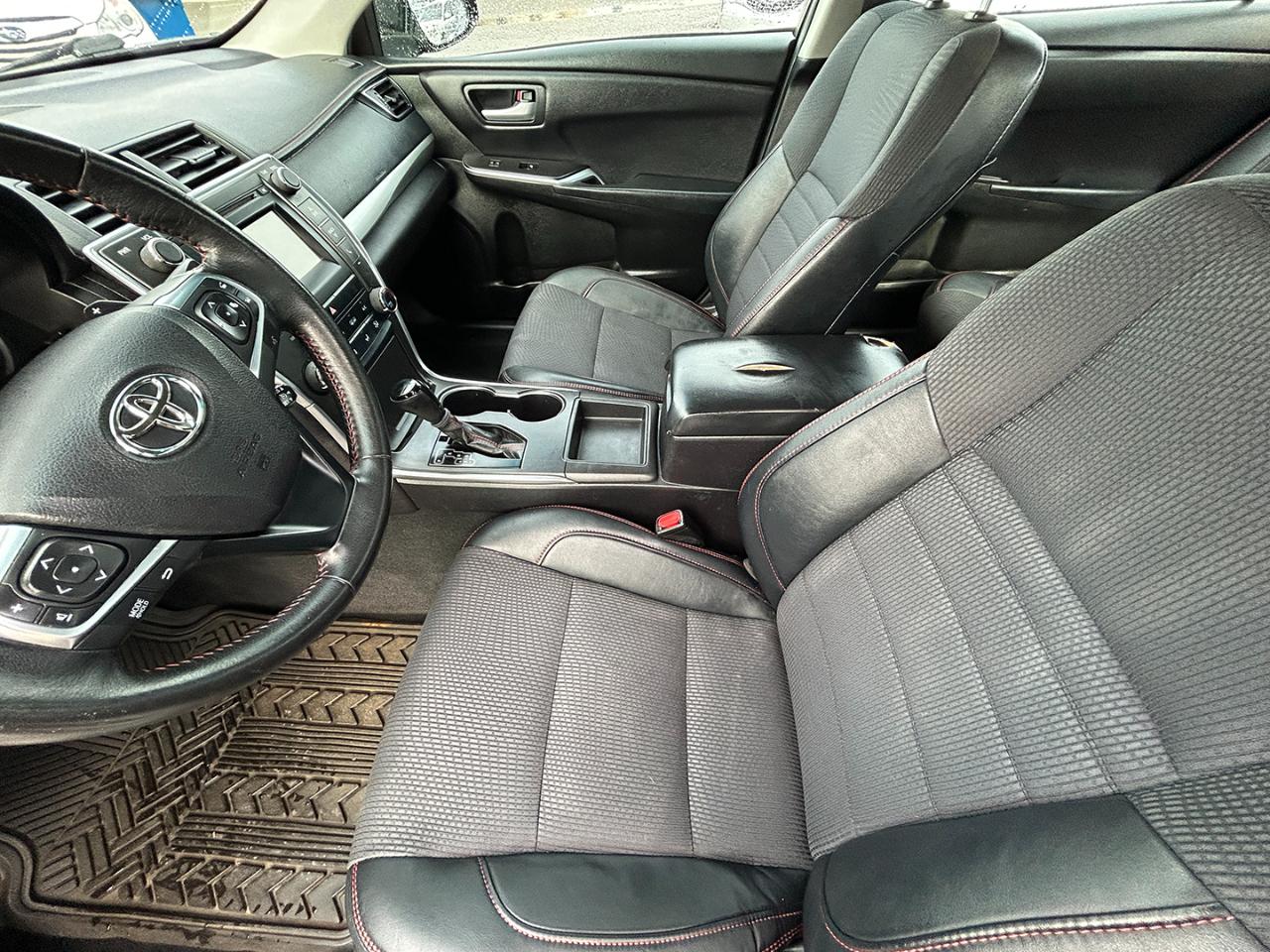 Toyota Camry SE Auto (Natl) 2017
