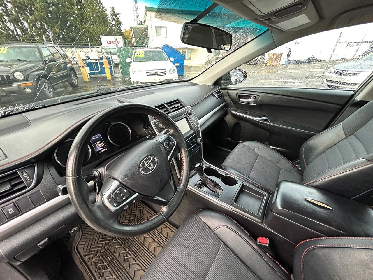Toyota Camry SE Auto (Natl) 2017