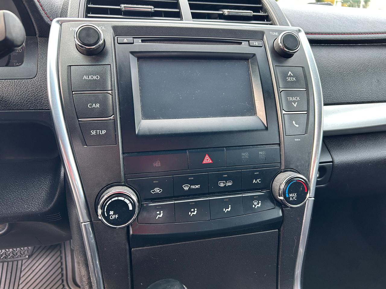 Toyota Camry SE Auto (Natl) 2017