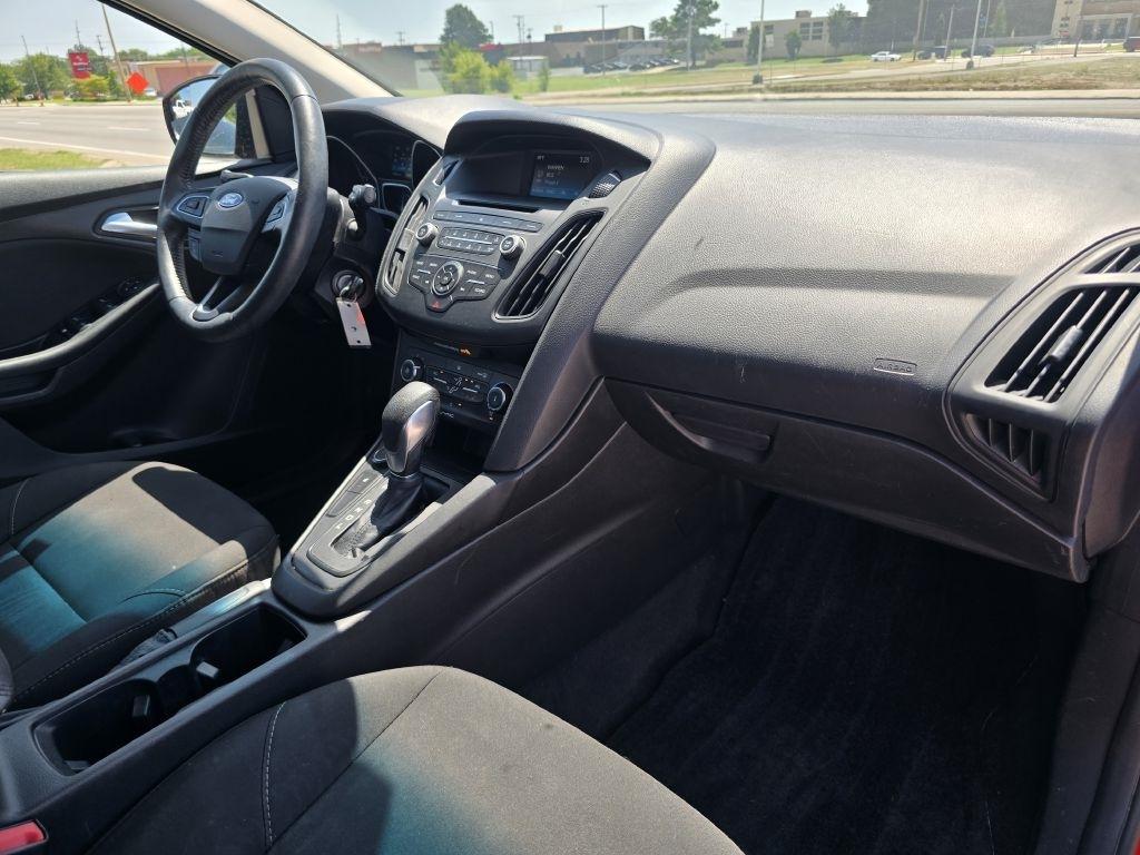Ford Focus SE Sedan 2017