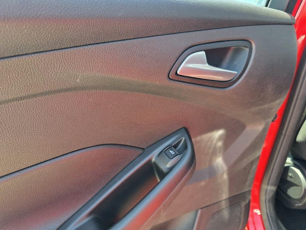Ford Focus SE Sedan 2017