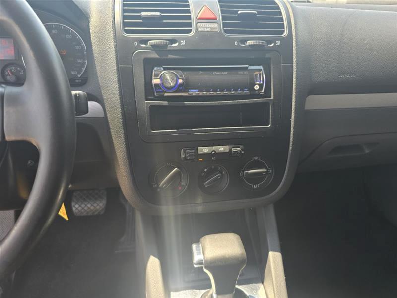 Volkswagen Jetta SE 2009