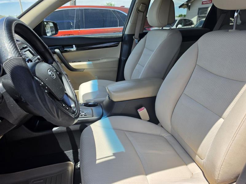 Kia Sorento LX 2WD 2011