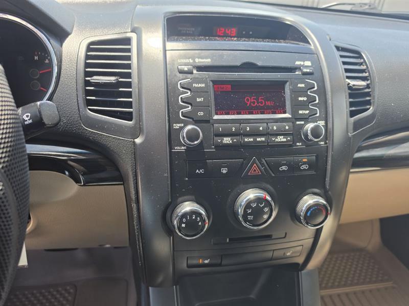 Kia Sorento LX 2WD 2011